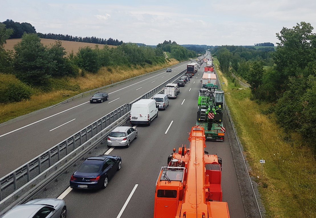 Rettungsgasse Unfall A93 Windischeschenbach Neustadt/WN Stau Autobahn Symbol Symbolbild
