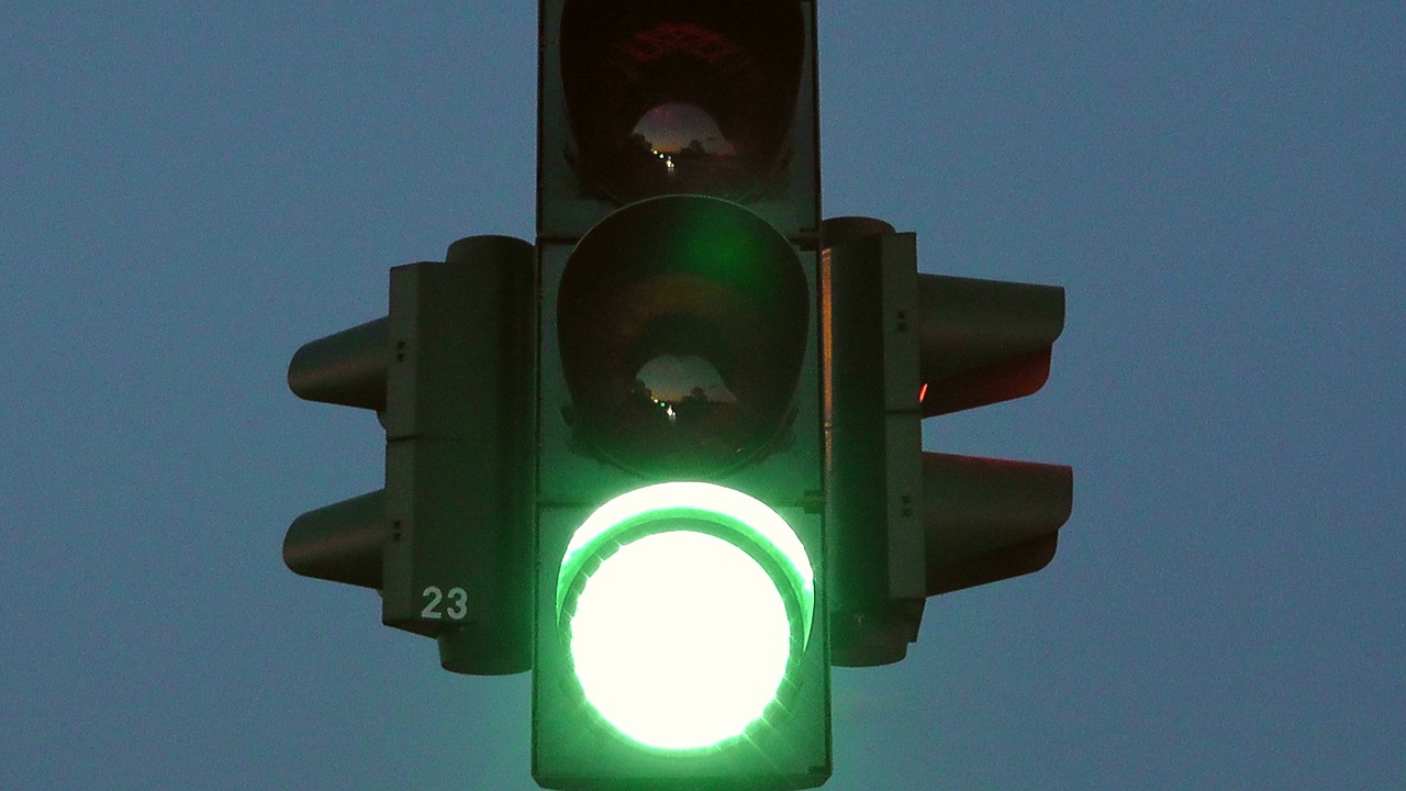traffic-lights-77320_1280