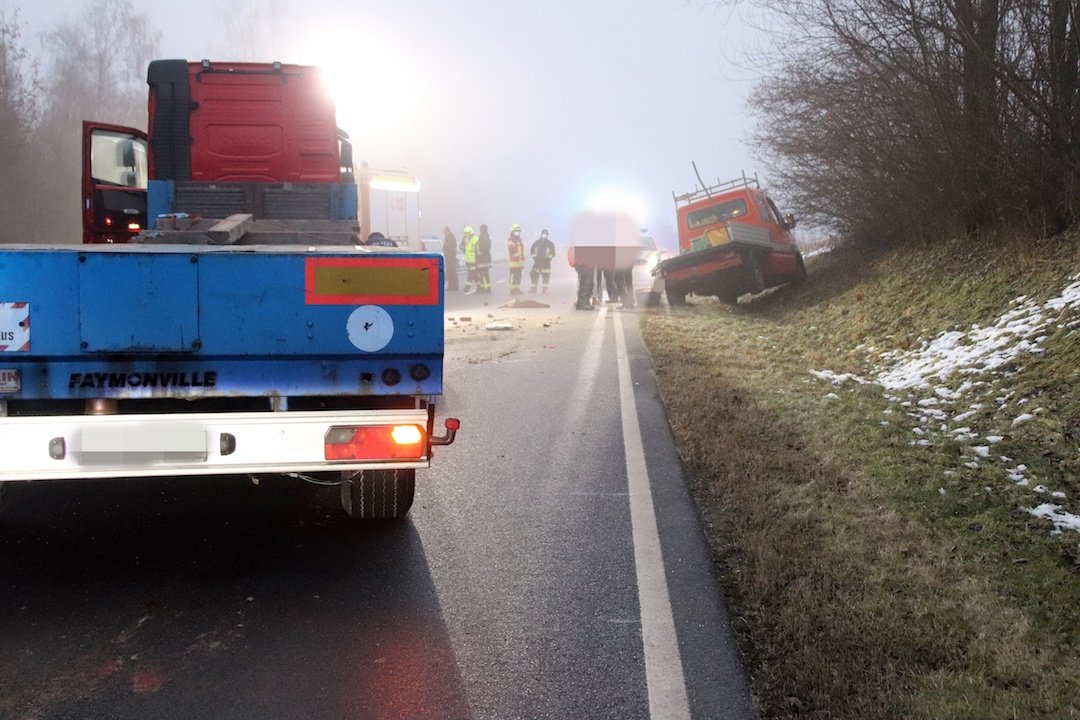 Bei dem Crash am Freitagmorgen waren vier Fahrzeuge verwickelt. Fotos: Jürgen Masching