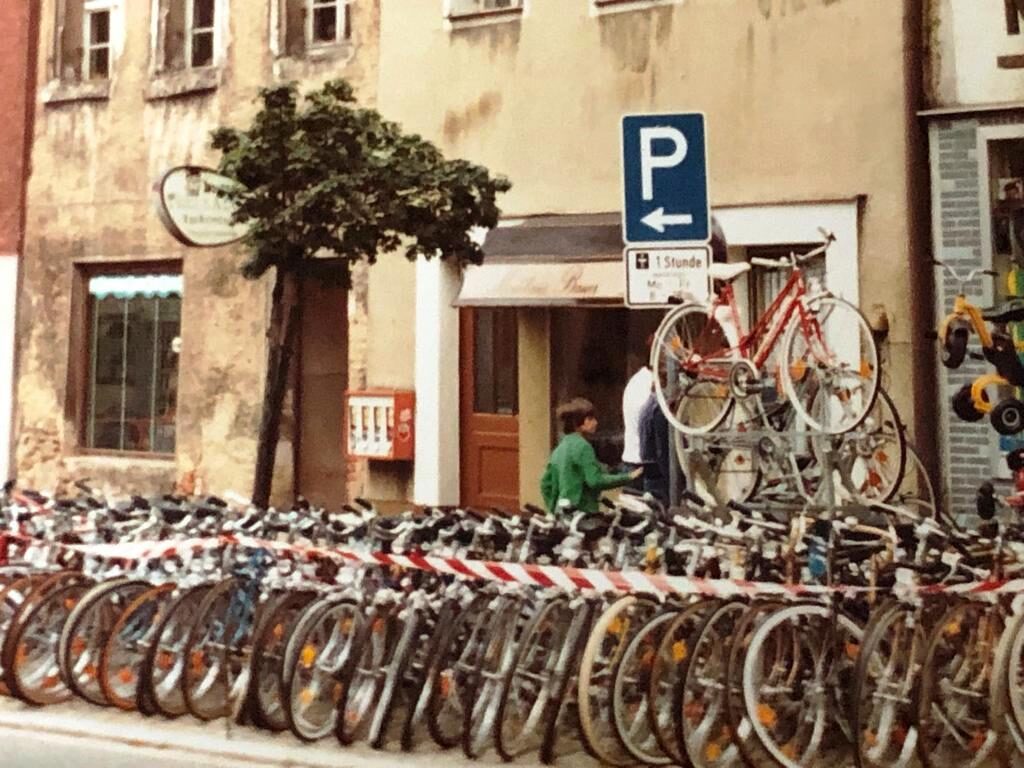 Fahrräder über Fahrräder. Josef Fritsch eröffnete das Geschäft kur nach dem ersten Weltkrieg. 1947 übernahm sein Sohn Ludwig. Bilder aus vergangenen Tagen.