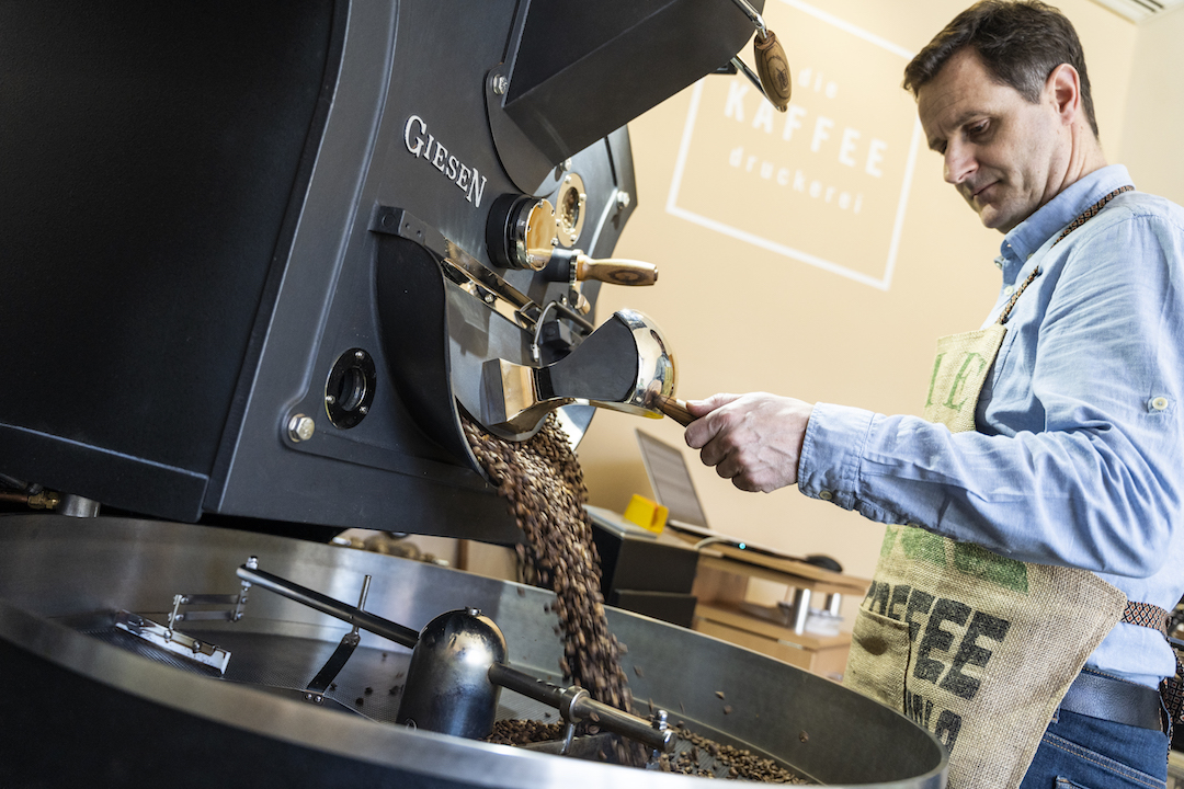 Wolfgang Kohl hat seine Leidenschaft für den Kaffee in eine erfolgreiche Geschäftsidee verwandelt. Fotos: Johannes Zrenner/BEWEGTERBLICK