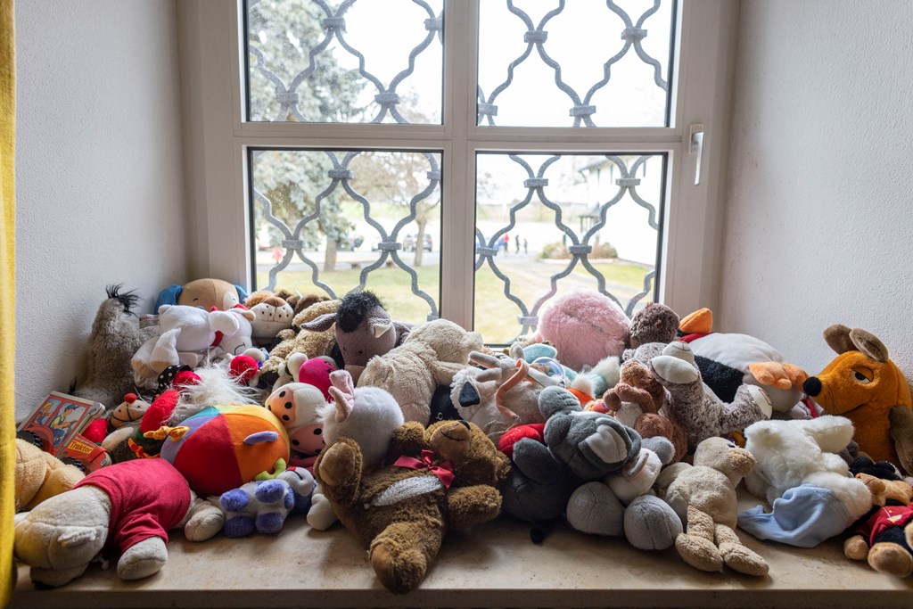 Spielzeug gibt es für vielen Kinder genug, auch eine Kinderbetreuung. Das ist wichtig, nach dem Stress der Flucht. Bild: David Trott