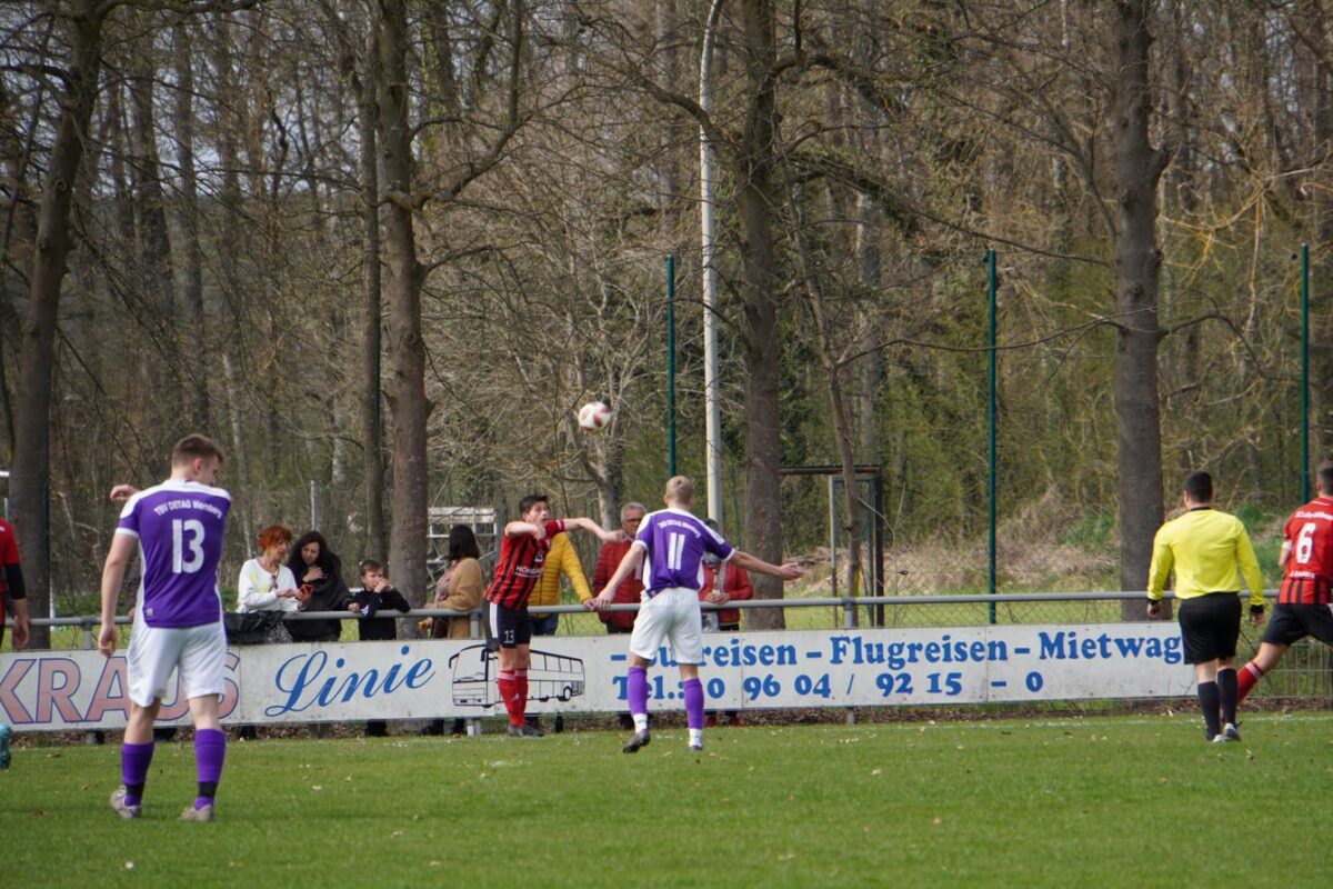 Mit einer unglücklichen 1:2-Niederlage kehrte der SC Luhe-Wildenau vom Montagsspiel aus Wernberg zurück. Fotos: Norbert 
Tannhäuser