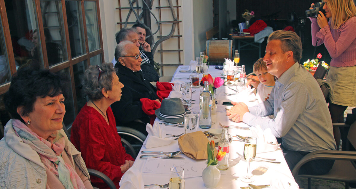 Alexander Fried feiert mit Familie und Freunden seinen 97. Geburtstag. Bilder: Jürgen Herda