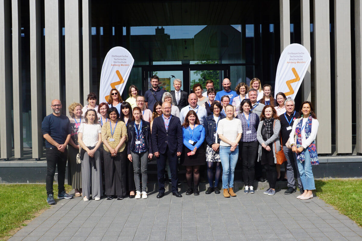 Die Teilnehmenden der Erasmus+ Staff Training Week in Weiden. Bild: Misch/OTH Amberg-Weiden