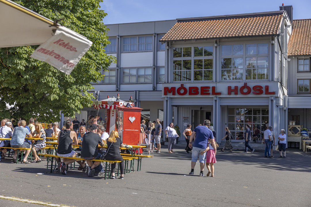 Volksfeststimmung herrschte am Sonntag bei Möbel Hösl. Foto: OberpfalzECHO/David Trott