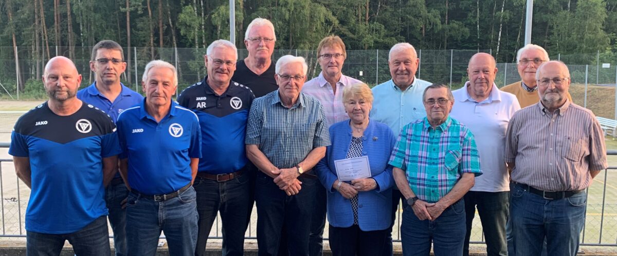 Diese Mitglieder ehrte der SVC Immenreuth für 50 Jahre Vereinstreue. Foto: Roman Melzner