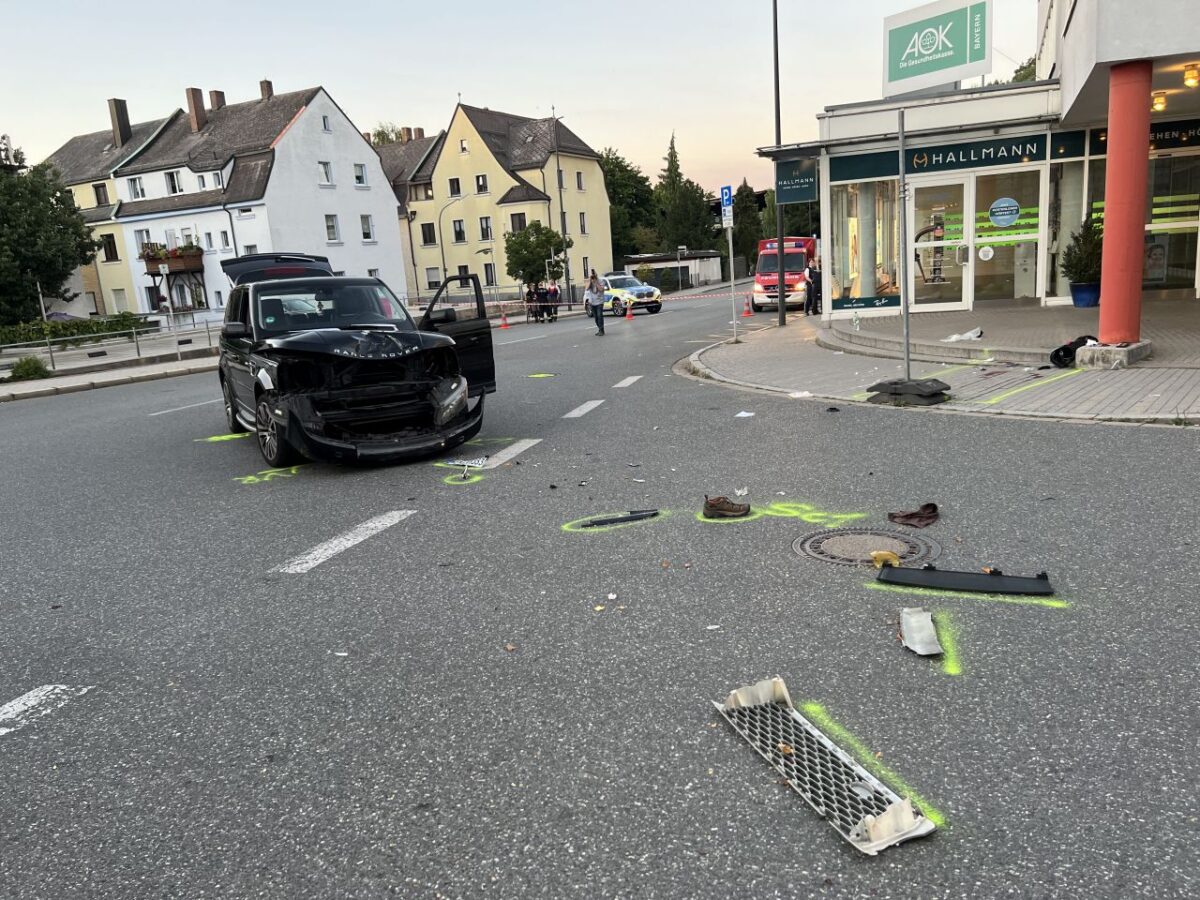 Beim Unfall entstand schwerer Personen- und auch Sachschaden. Foto: NEWS5/Beer