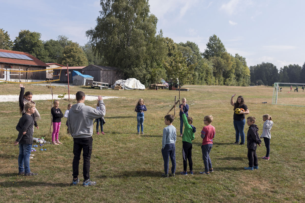 Kinder und Jugendliche erleben beim Zeltlager in Plößberg ein abwechslungsreiches Programm. Foto: OberpfalzECHO/David Trott