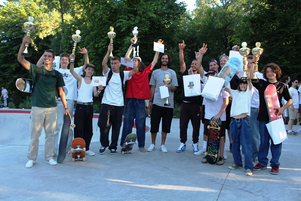 Alle Gewinner des Skatecontest im Juz Weiden. Bild: Beate Luber