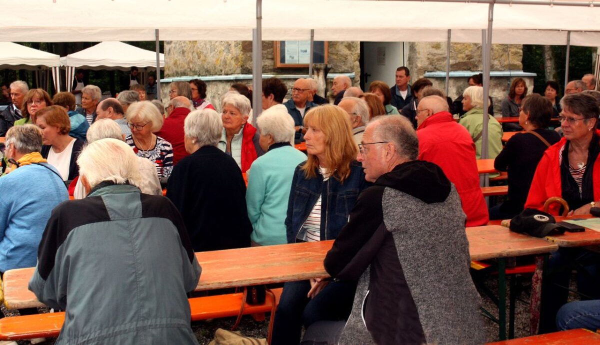 Zahlreiche Messebesucher begleiteten die Jubiläumsmesse auf dem Fischerberg. Foto: Reinhard Kreuzer