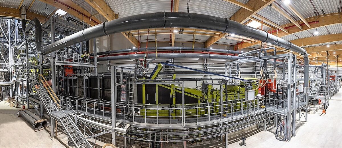 Erste Betriebsbesichtigung von Zieglers neuen Dämmfaserplattenwerk in Hütten bei Grafenwöhr. Bild: David Trott