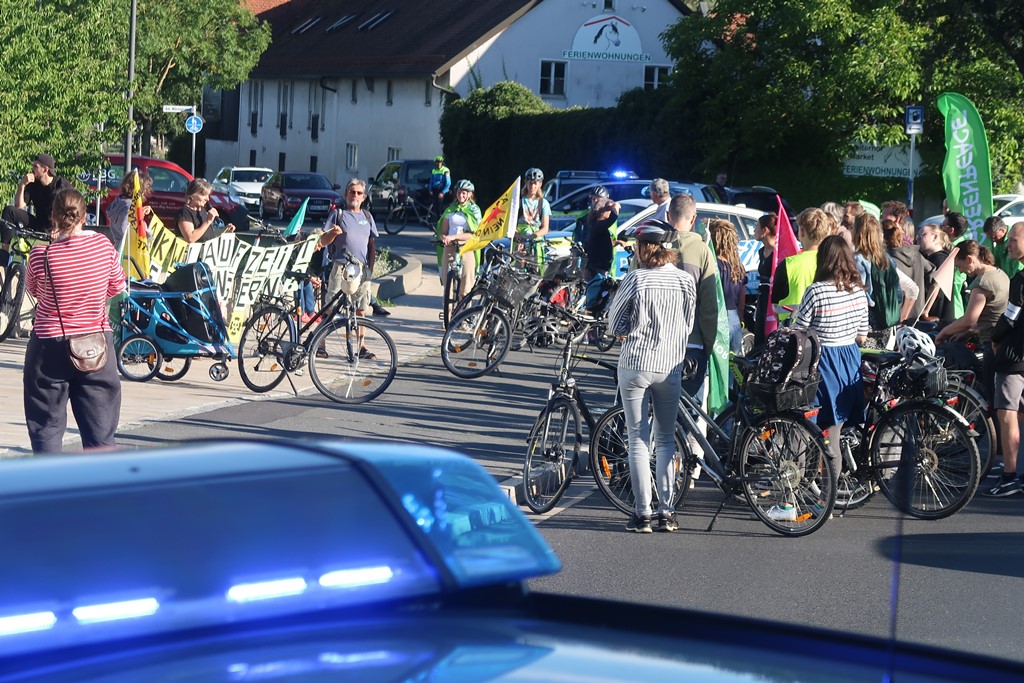 Etwa 30 Teilnehmer kamen zur Fahrraddemo. Bild: Helmut Kunz