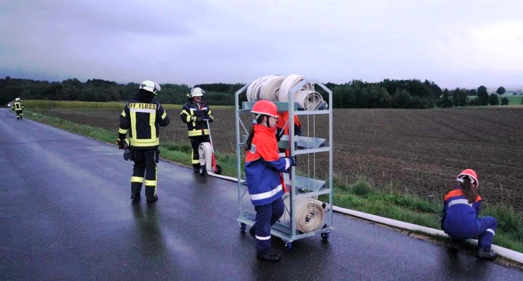 Die Feuerwehr Floß beim Übungseinsatz. Bild: Franz Völkl