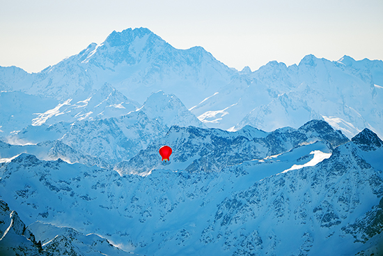 Der Euter-Ballon bei der Alpenüberquerung. Bild: Elmar Bertsch