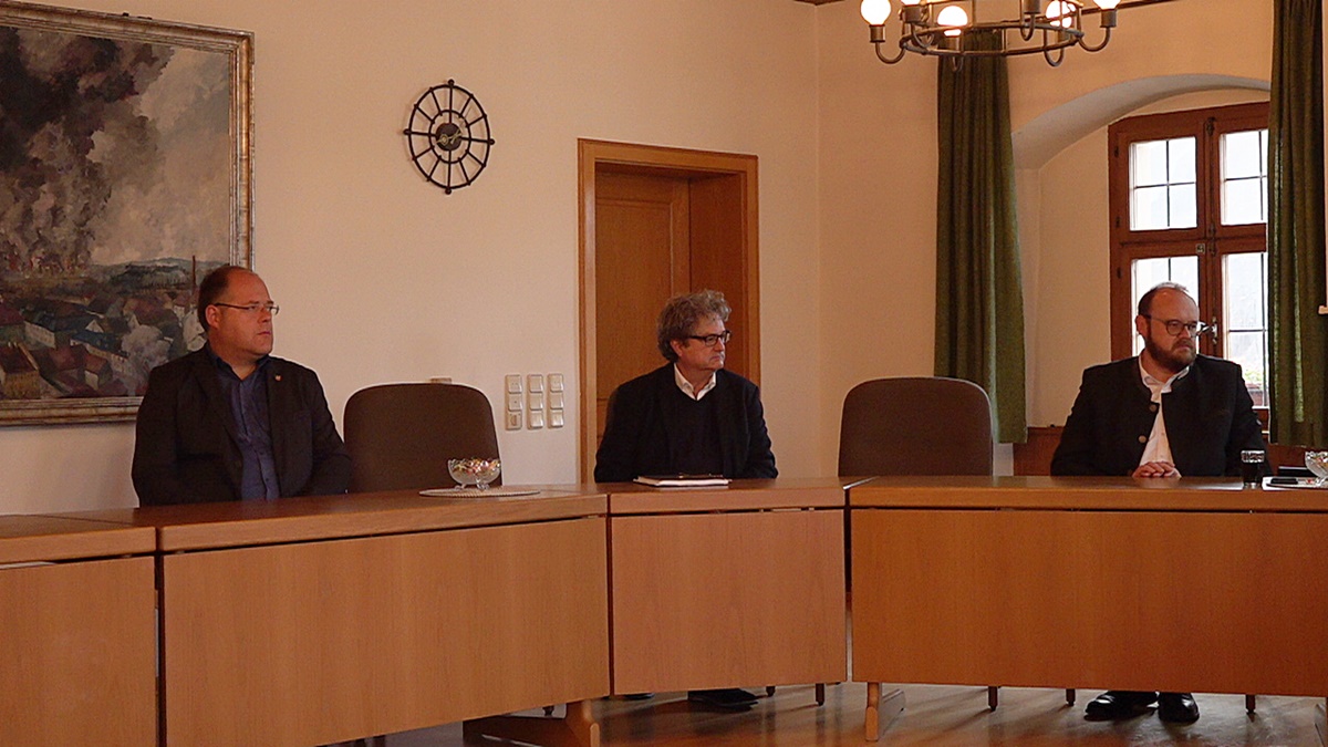 von links: Thorsten Hallmann, Bernhard Stangl und Landrat Andreas Meier