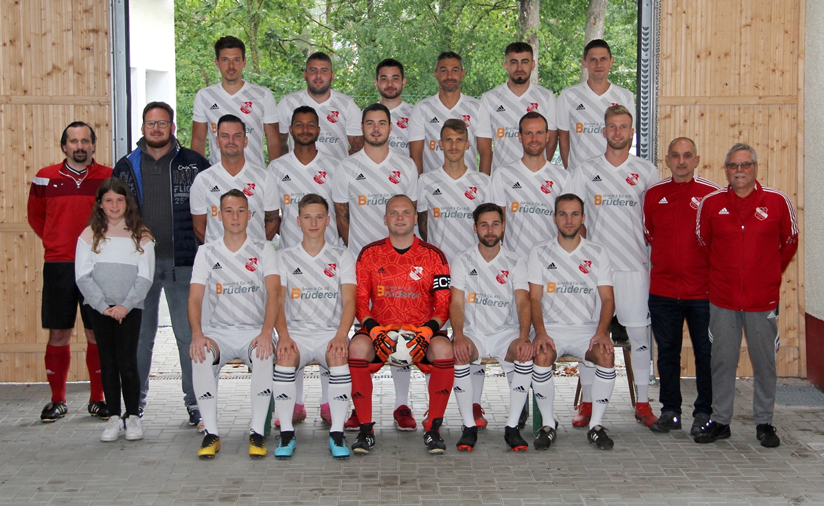 Teamfoto des FC Dießfurt mit den neuen Trikots. Foto: FC Dießfurt