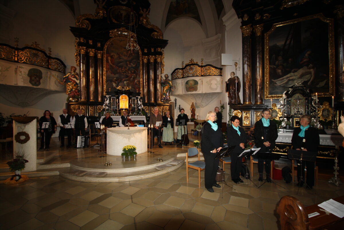 Mit begeistertem Beifall und Spenden für die Erneuerung der Orgel würdigten die rund 100 Besucher die Vortragskunst beim 
