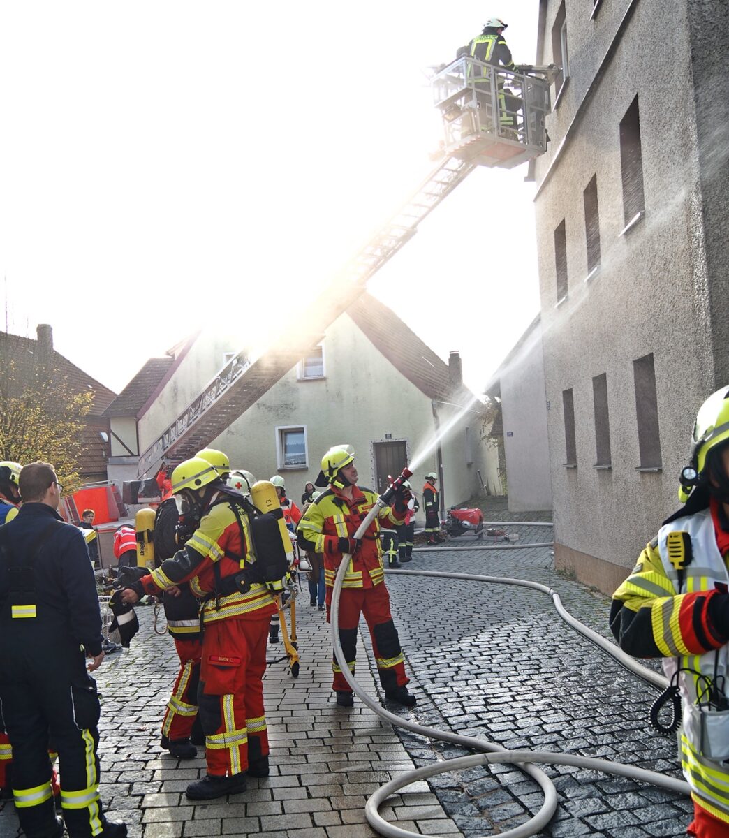 Die Ausgangslage der Übung war ein Brand in  einem Mehrparteienhaus Foto: Feuerwehr-Pressath