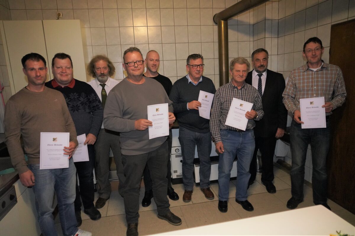 Die Geehrten bei der Jahreshauptversammlung der Tell – Schützen Spielberg. Foto: Franz Völkl