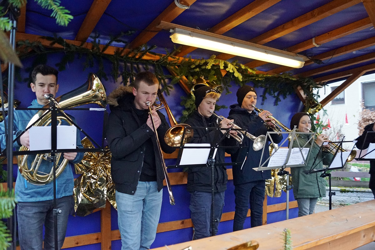 Musikschule untermalte die Eröffnung Foto: Jürgen Masching
