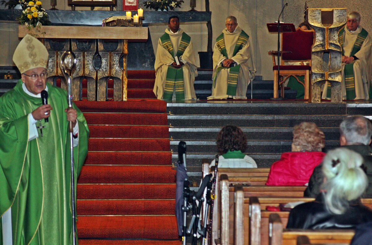 Der Bischof, bei seiner Predigt. Foto: Reinhard Kreuzer