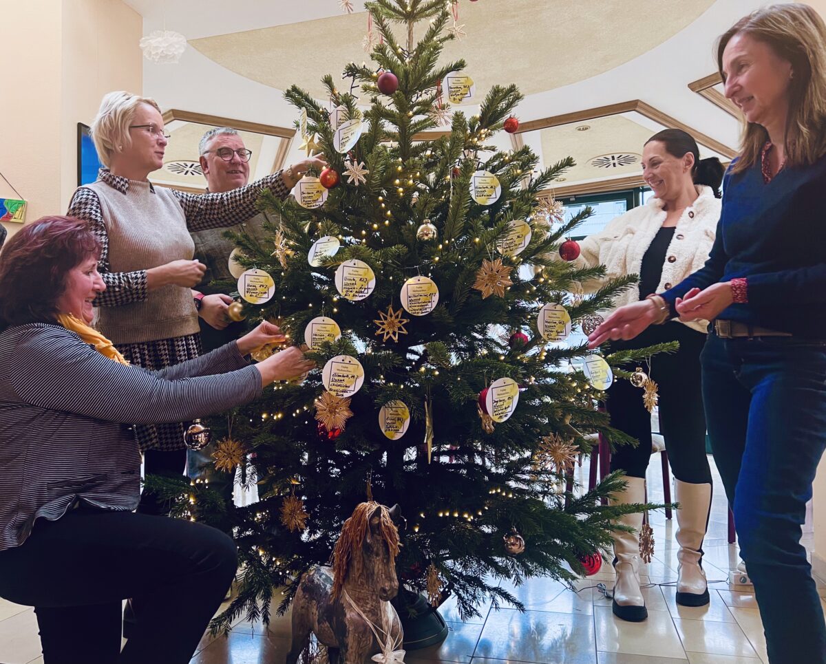 Bis zum 16. Dezember können die Geschenke für die Senioren im Maria-Seltmann-Haus abgegeben werden. Foto: Pressestelle Stadt Weiden