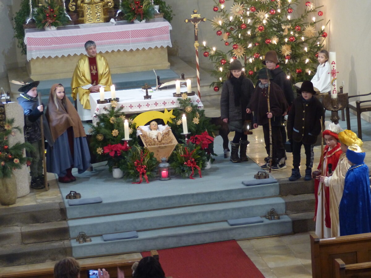Die Christmette konnte ohne Einschränkungen gefeiert werden. Foto. Sieglinde Schärtl
