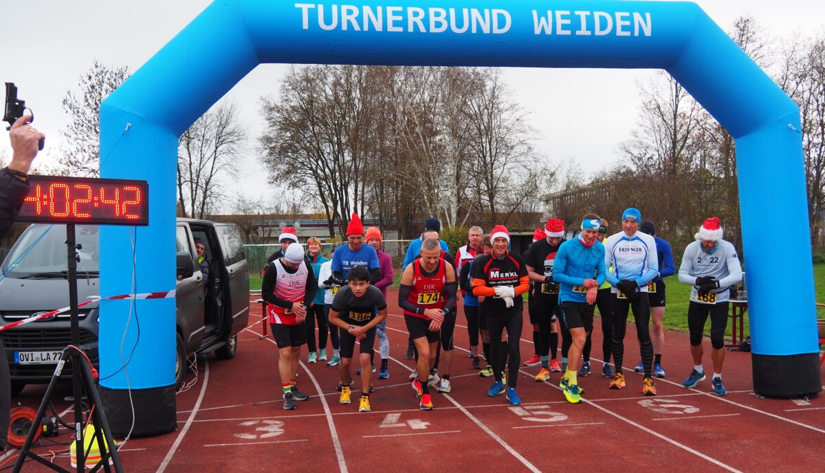 Der Startschuss für den Fun Run Nikolaus 2022. Foto: Turnerbund Weiden 