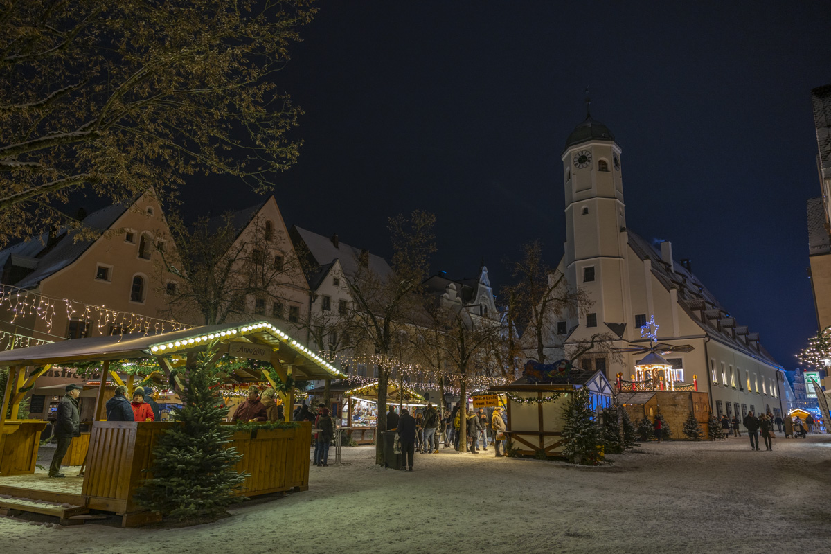 Symbolbild Weihnachten Weiden Christkindlmarkt Altstadt Winter Schnee Foto: Trott