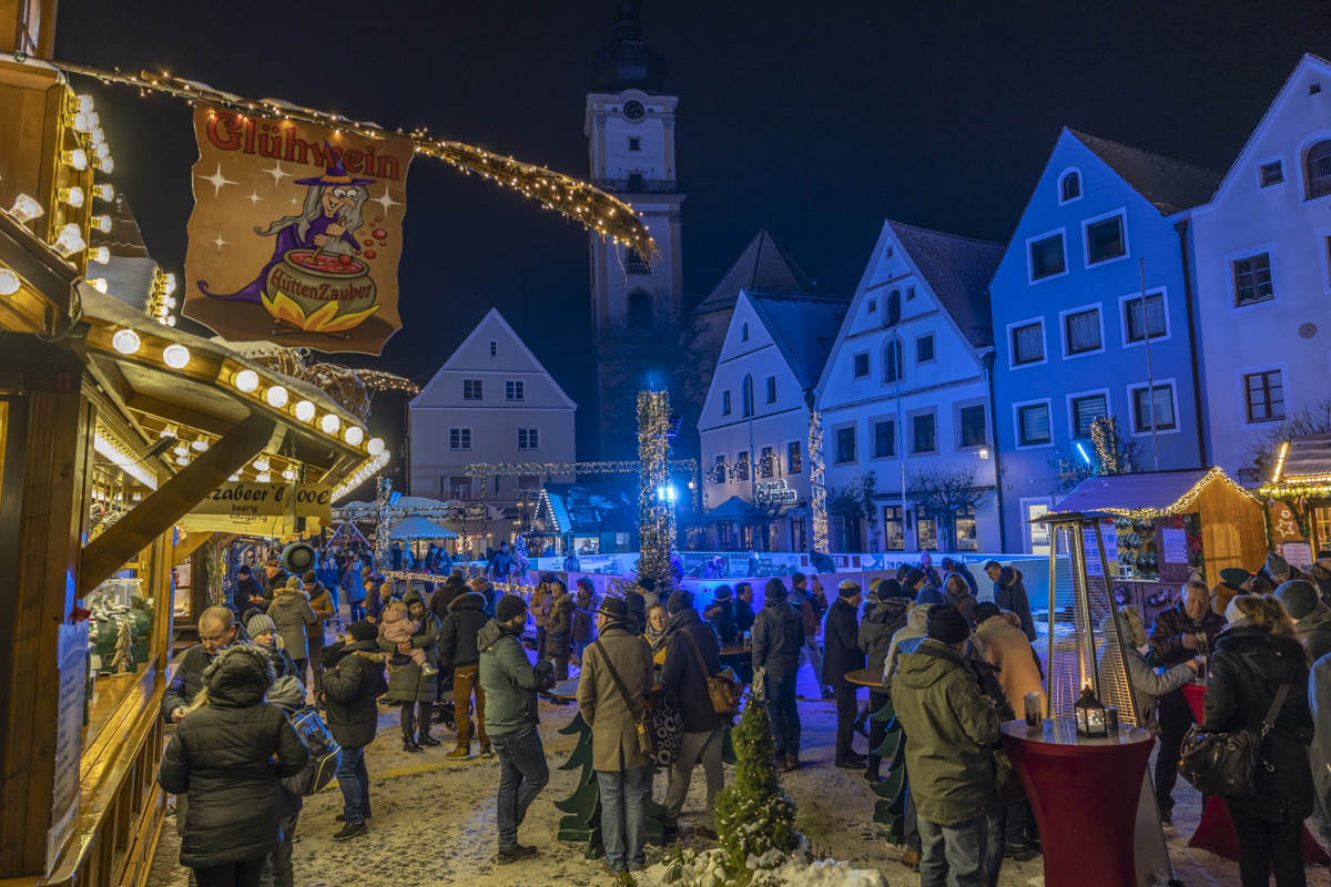 Symbolbild Weihnachten Weiden Christkindlmarkt Altstadt Winter Schnee Foto: Trott
