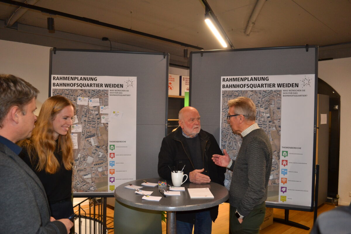 Rege Diskussionen und interessante Informationen standen im DENK.max Stadtlabor im Mittelpunkt. Foto: Udo Fürst  
