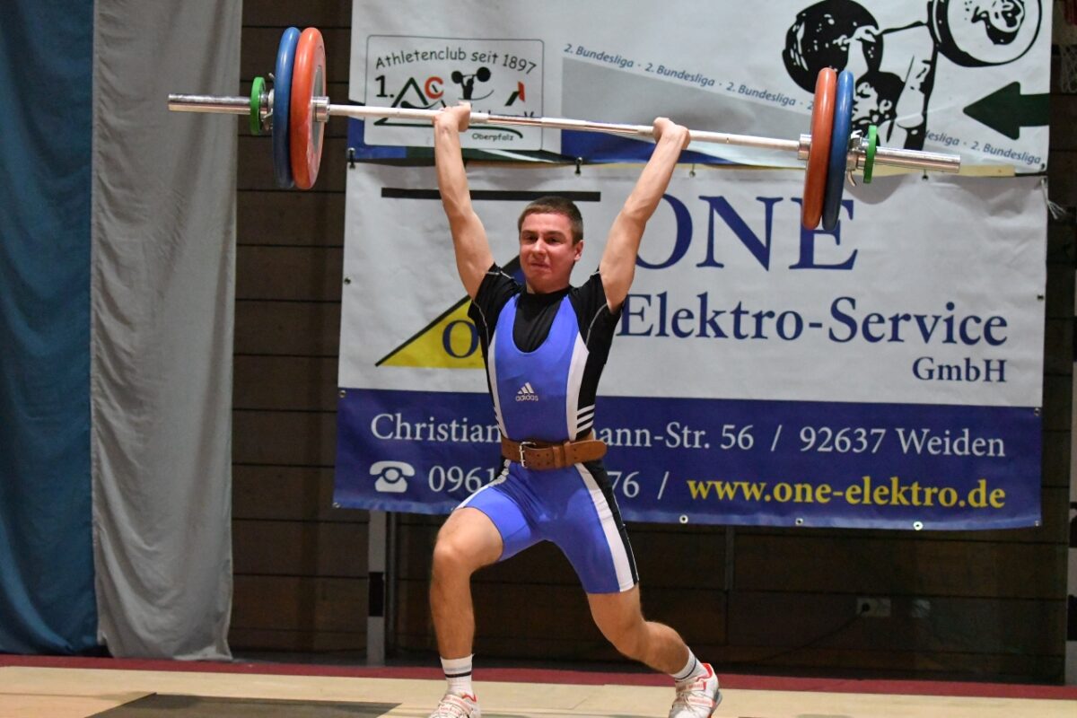 Oleksandr Savchuk stemmt sein doppeltes Lebendgewicht für den AC Weiden. Foto: Dagmar Nachtigall