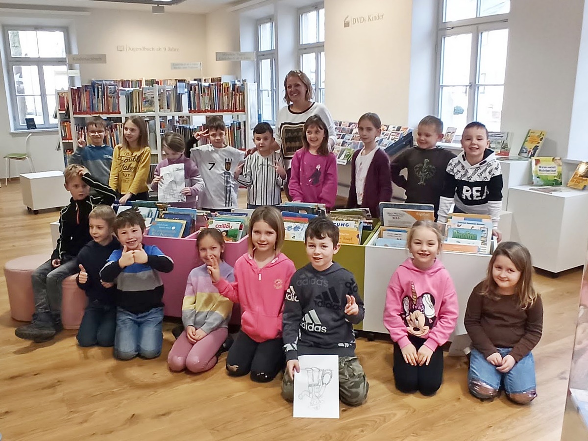 Die erste Klasse der MGS Eschenbach besucht die Stadtbibliothek. Foto: MGS Eschenbach
