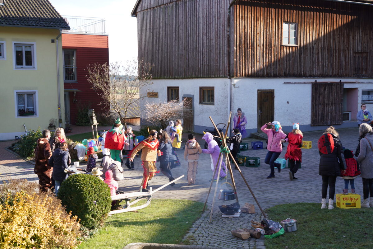 Faschingsgaudi des jungen Landvolks am Schorbauernhof in Remmelberg. Foto: Franz Völkl