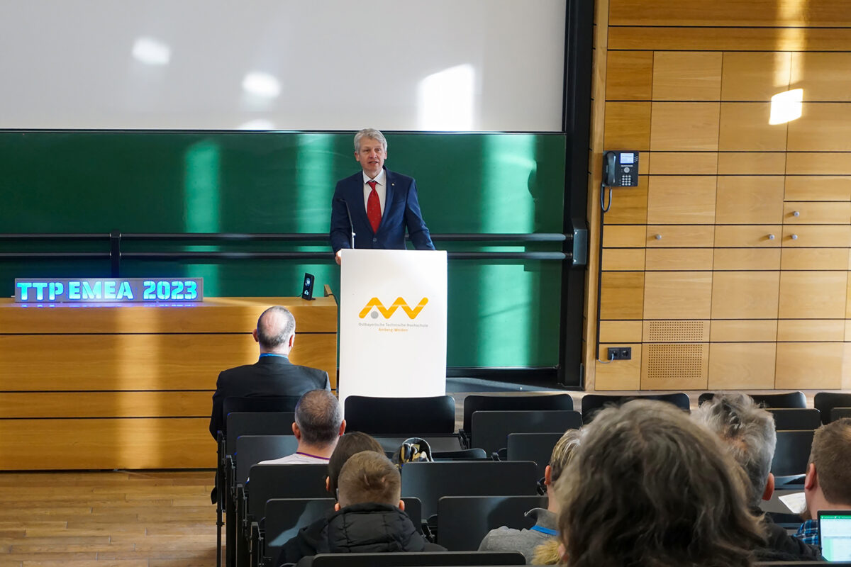 Hochschulpräsident
Prof. Dr. Clemens Bulitta begrüßte die Teilnehmenden am Weidener Campus.
Foto: Misch/OTH Amberg-Weiden