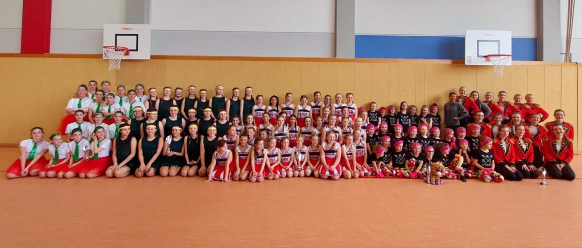 SV Grafenwöhr Tanzen war mit 130 Mädchen zum Wettbewerb nach Erbendorf gereist. Foto: SV Grafenwöhr Tanzen