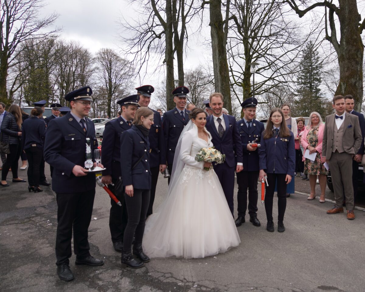 Feuerwehr Bernrieth gratuliert. Foto: Franz Völkl