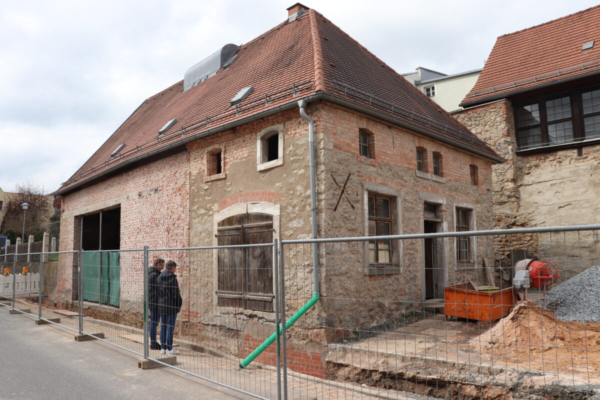 Blick auf das in Sanierung befindliche Gebäude. Foto: Stadt Tirschenreuth