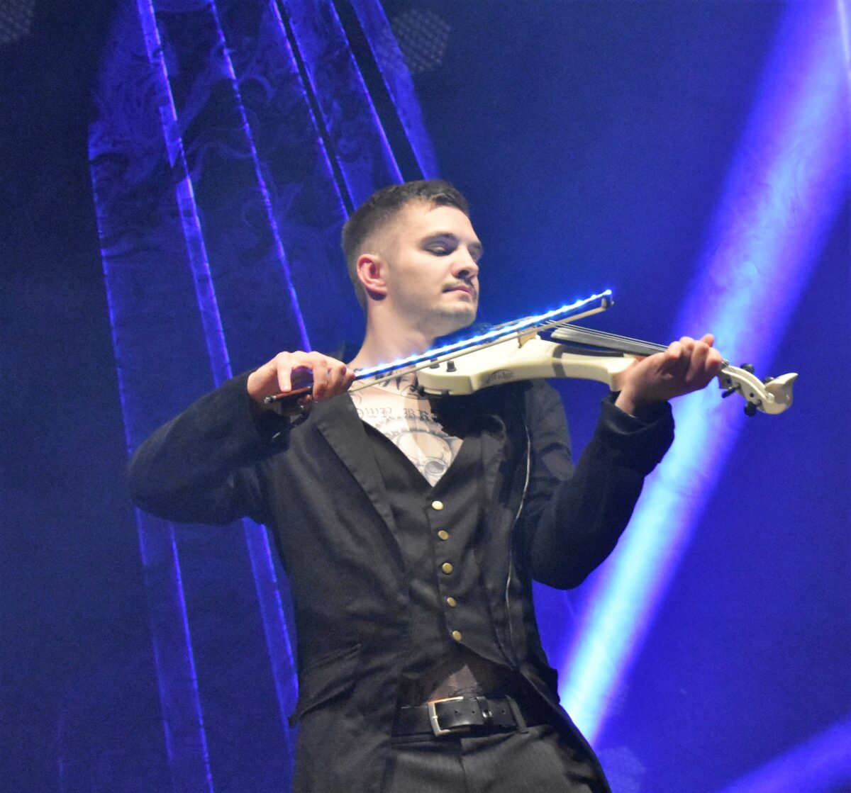 Absolut virtuos beherrschte Chris Schäfer seine E-Geige. Foto: Renate Gradl