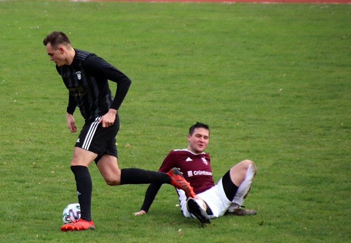 Erbendorfs Torjäger Sandro Hösl erzielte das 1:0. Foto: Jürgen Masching 