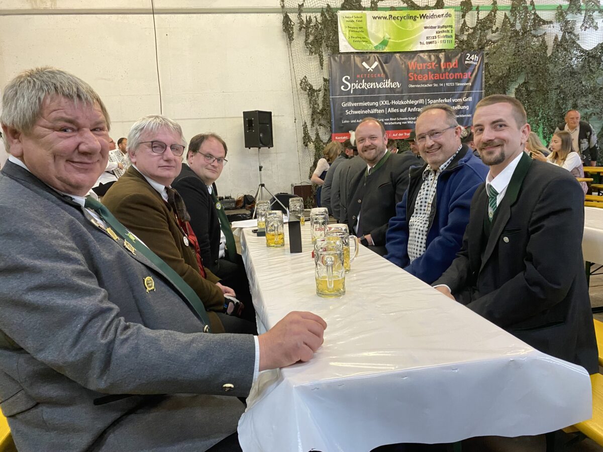 Die Ehrengäste (links) Werner Braun, Dieter Beer, Stephan Brandmüller, (rechts) Andre´ Kling, Ludwig Gürtler, Andreas Meier. Foto: Josef Glas