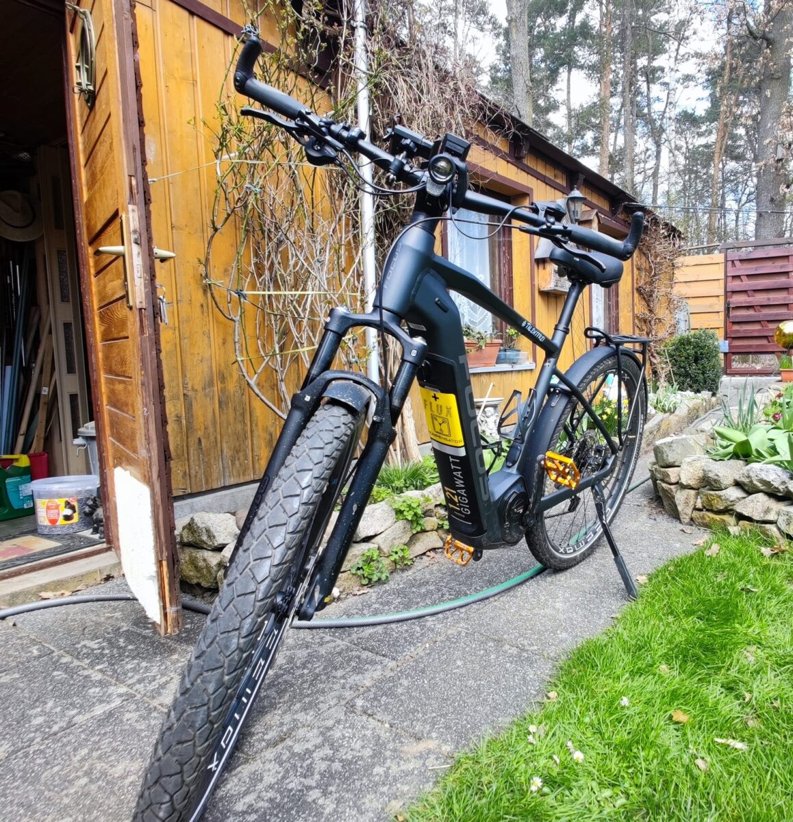 Wie der Besitzer auf Facebook schreibt, hat dieses Bike auch einen Motor. Foto Sebastian Weiss