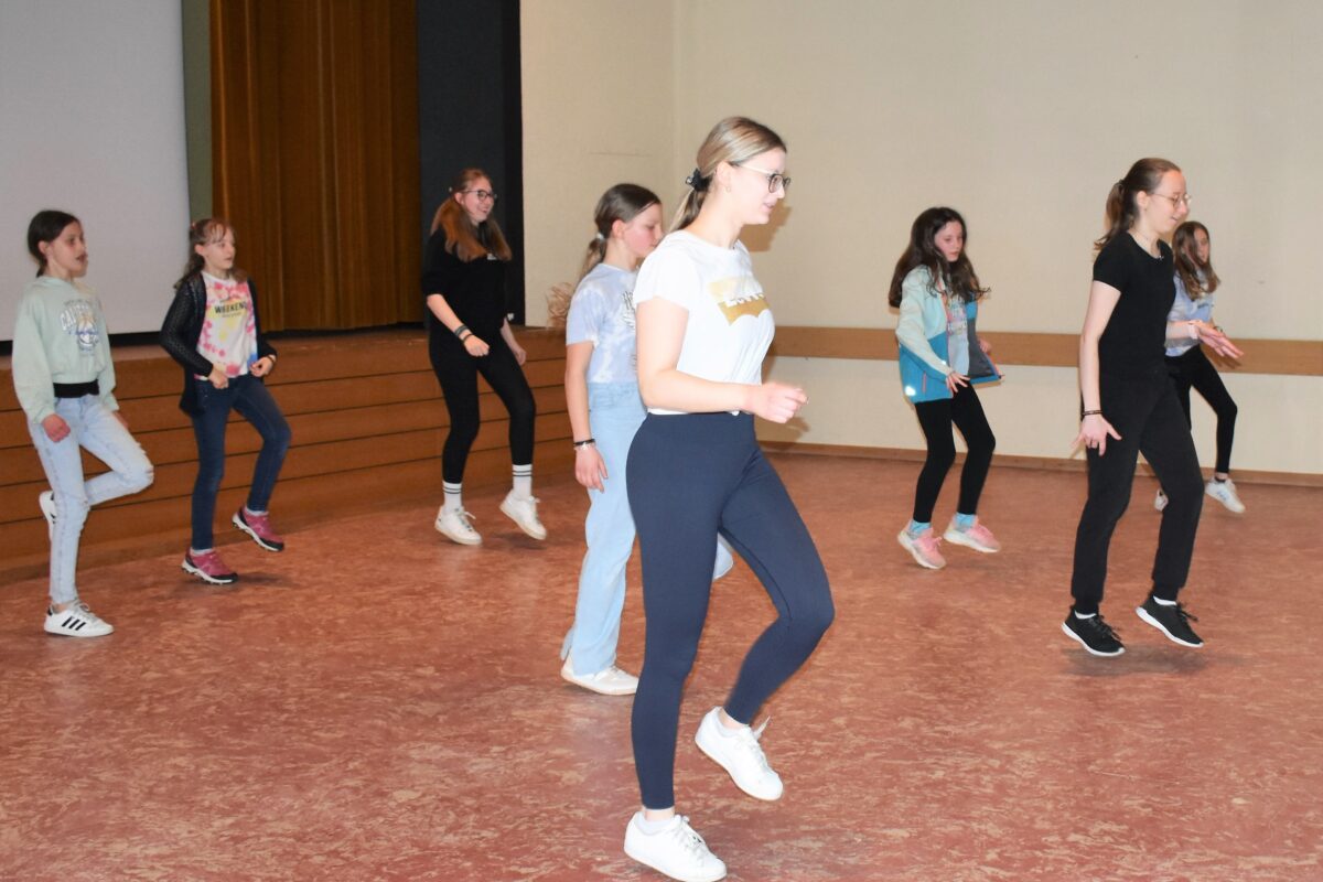 Der Shuffle-dance wurde bei einem der workshops gelernt. Foto: Renate Gradl