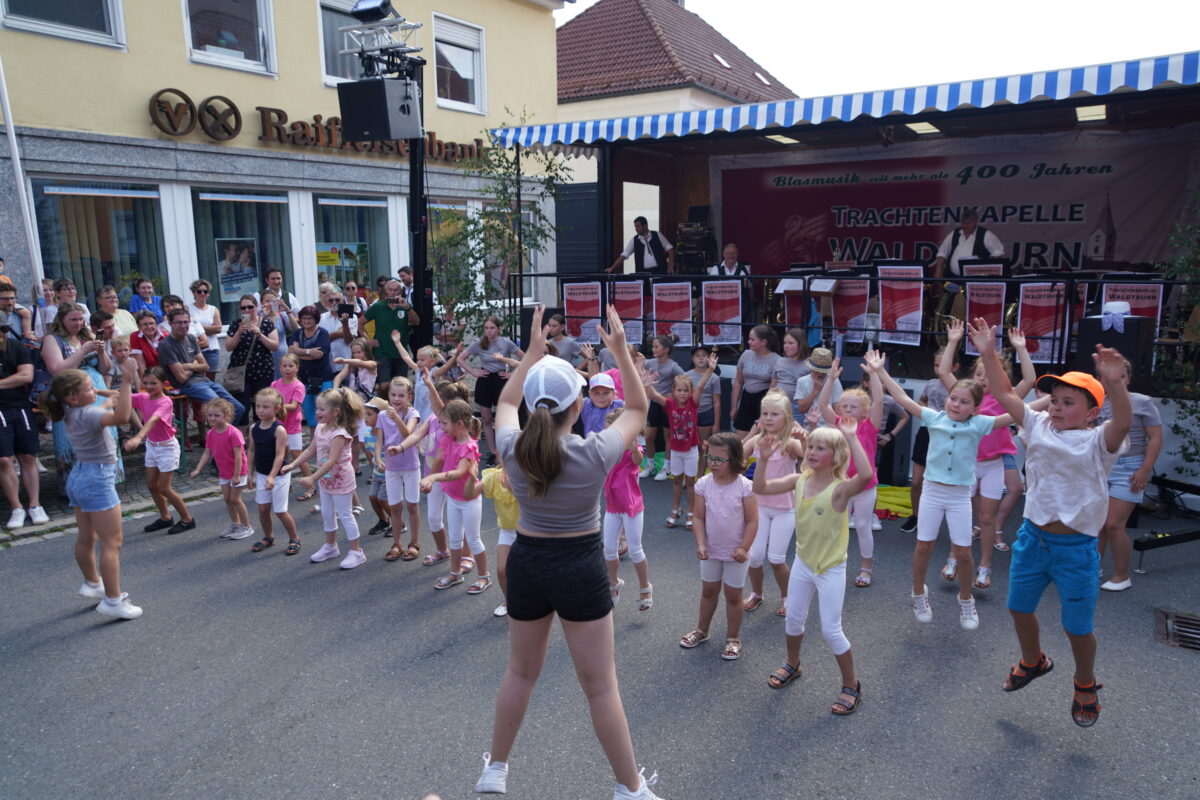Die TanzKids machen bim Bürgerfest eine klasse Figur. Foto: Franz Völkl
