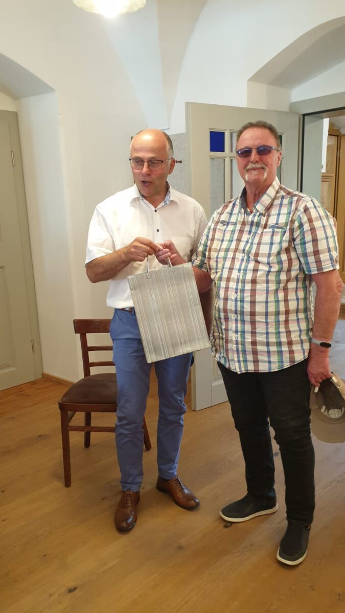 Der Speinsharter Bürgermeister Albert Nickl (links) und VdK Waldthurn - Ortsvorsitzender  Heinz Greim. Foto: VdK