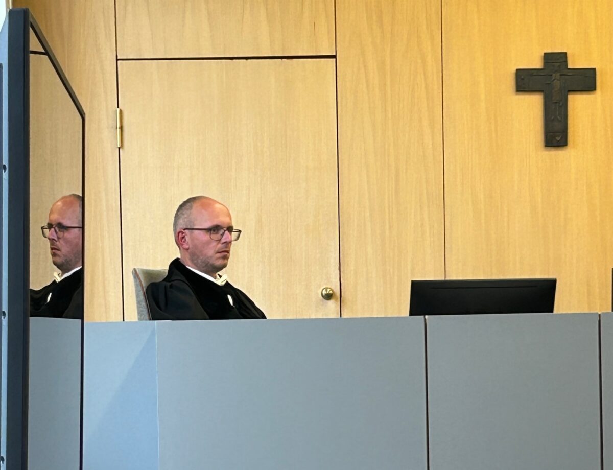 Staatsanwalt Wolfgang Voit fordert Haftstrafe für Messerstecher Foto: Martin Stangl