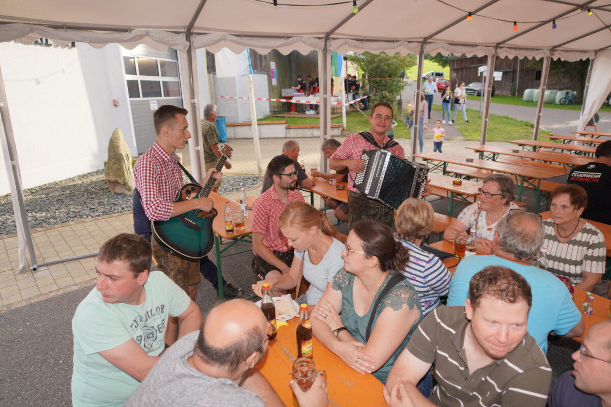 „Die Bockad'n“ spielen beim Bernriether Dorffest auf. Foto: Franz Völkl