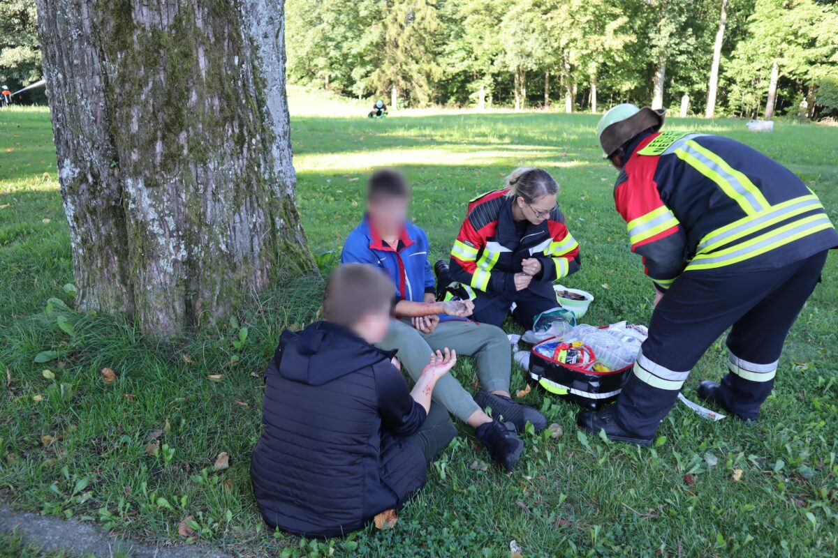 Betreuung von Verletzten durch die Feuerwehr. Foto: KBM Alexander Kleber, Kreisbrandinspektion Neustadt/WN