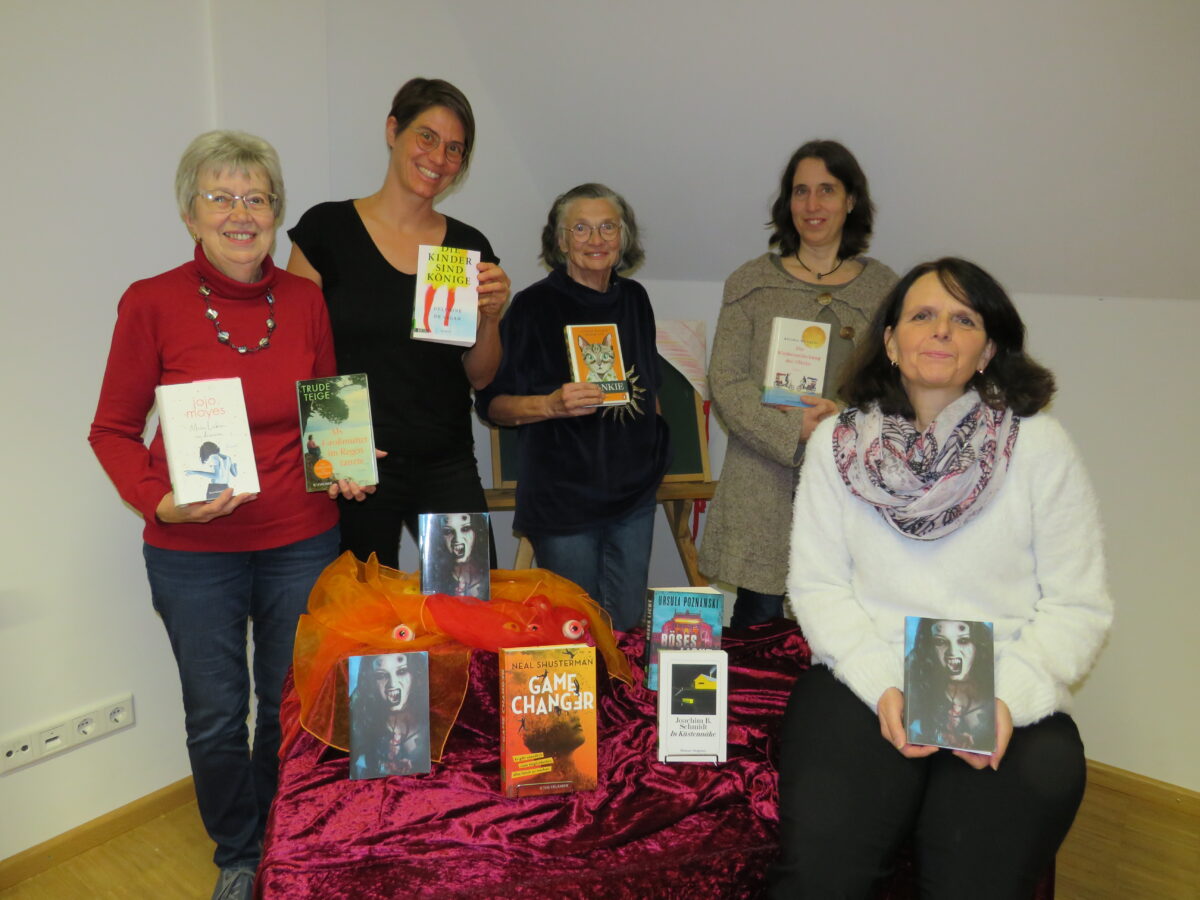 Die Vorleserinnen der Bücherei mit Conny Käss. Foto: Johann Adam